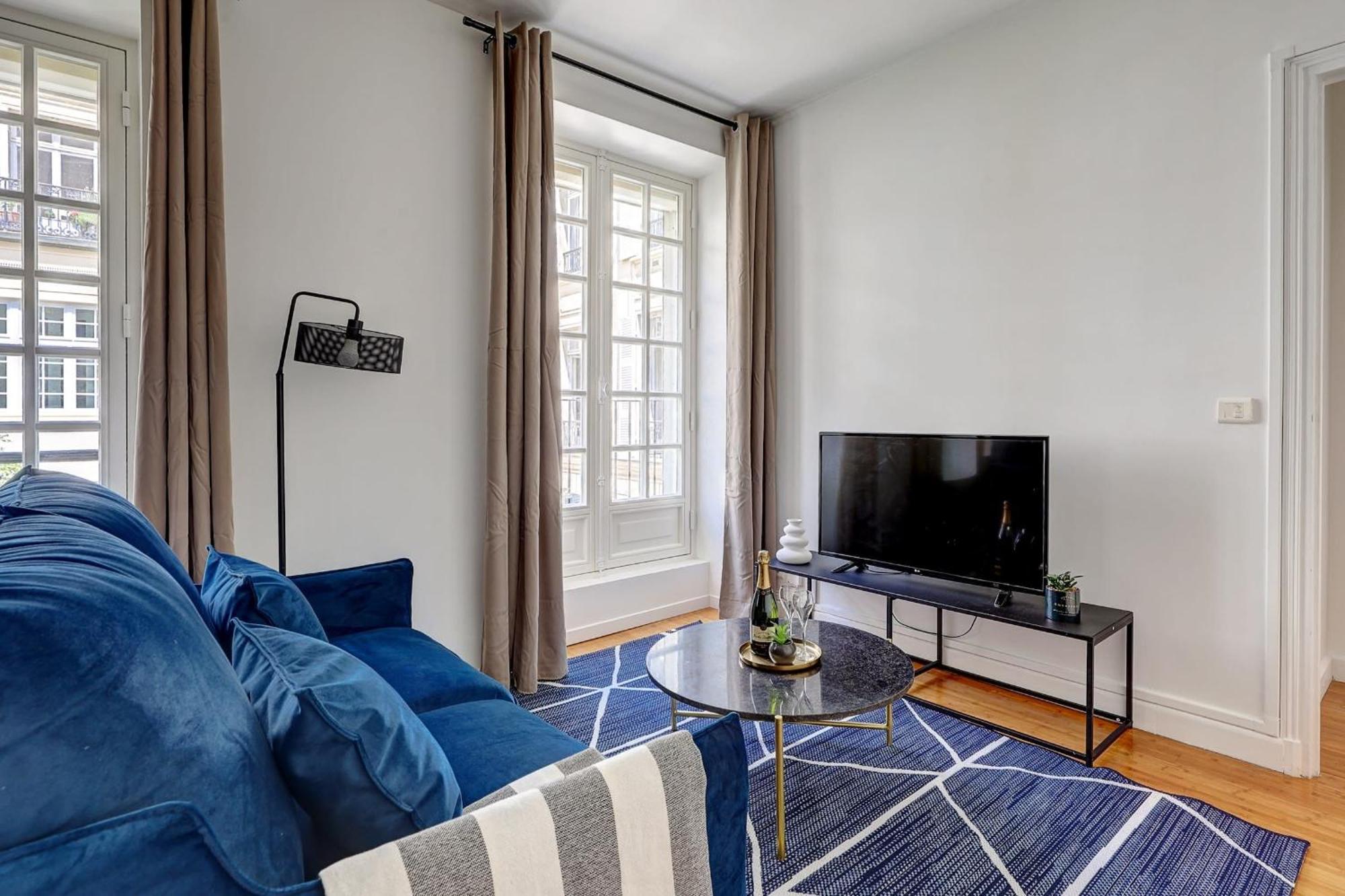 Appartement Champs-elysees - 2br With Balcony - Cityapartmentstay *